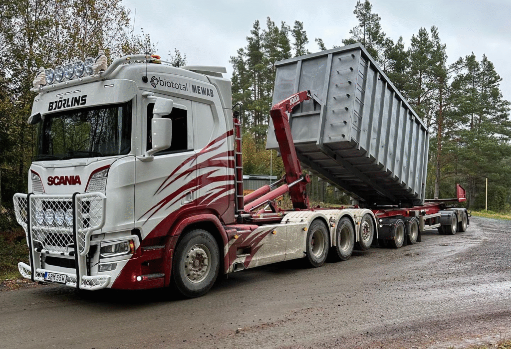 Lossning av container av Björlins Transport